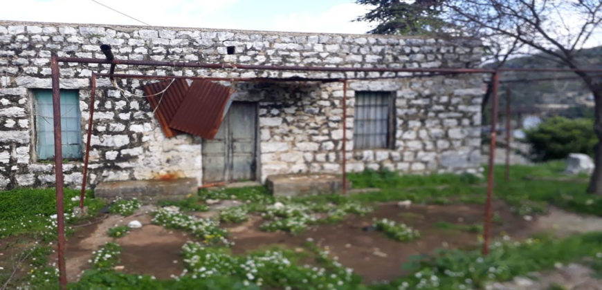 Old House for Sale Zaaitra Kesserwan Housing Area 100Sqm