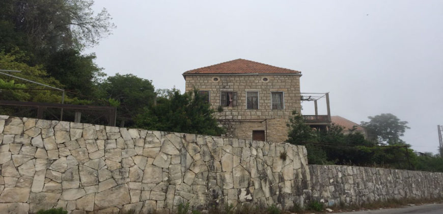 Old House for Sale El Aazra Kesserwan Housing Area 200Sqm