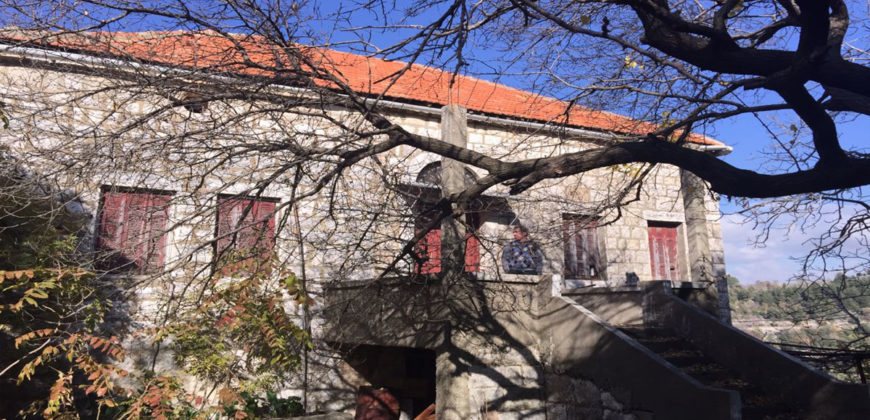 Old House for Sale El Aazra Kesserwan Housing Area 200Sqm