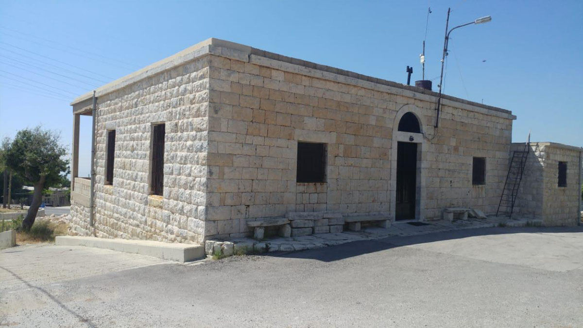 Old House for Sale Kharbeh Jbeil Housing Area 470Sqm and 2 Old Cellars Land Area 1205Sqm