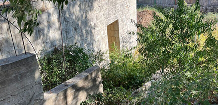 Old House for Sale Aabdelali Batroun Housing Around Area 150Sqm and Land Area 664Sqm