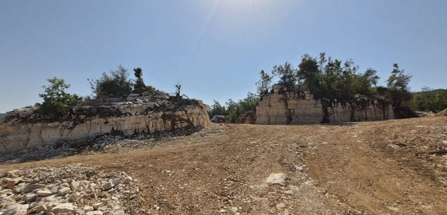 Land for Sale Mechmech Jbeil Area 830Sqm