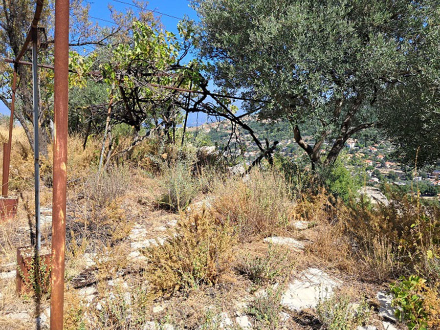 Land for Sale Lehfed Jbeil Area 1445Sqm & The Small House Around 100Sqm